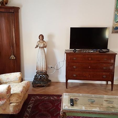 Elegante Appartamento In Centro A Чезена Экстерьер фото