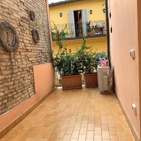 Elegante Appartamento In Centro A Чезена Экстерьер фото