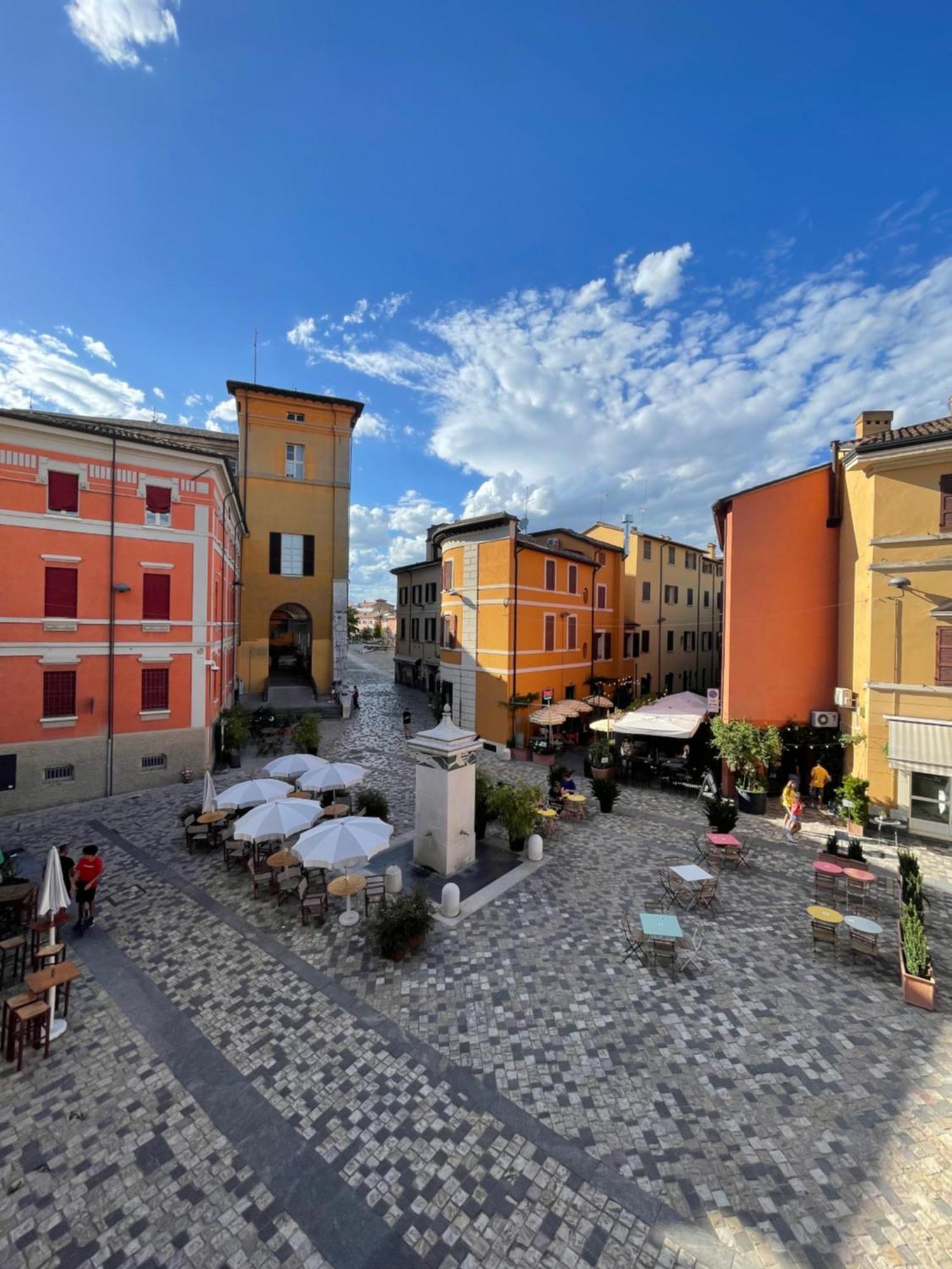 Elegante Appartamento In Centro A Чезена Экстерьер фото